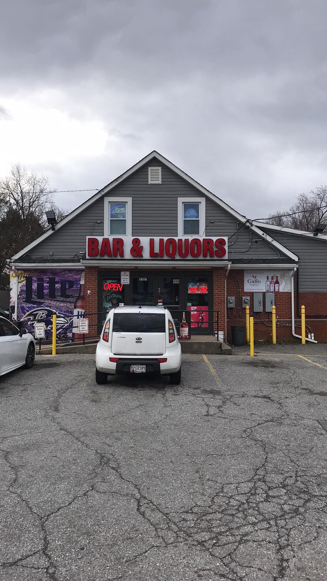 Tom's Tavern hero